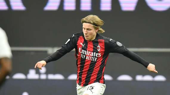 Milan, definita la cessione di Hauge all'Eintracht: frutterà 12 milioni di euro