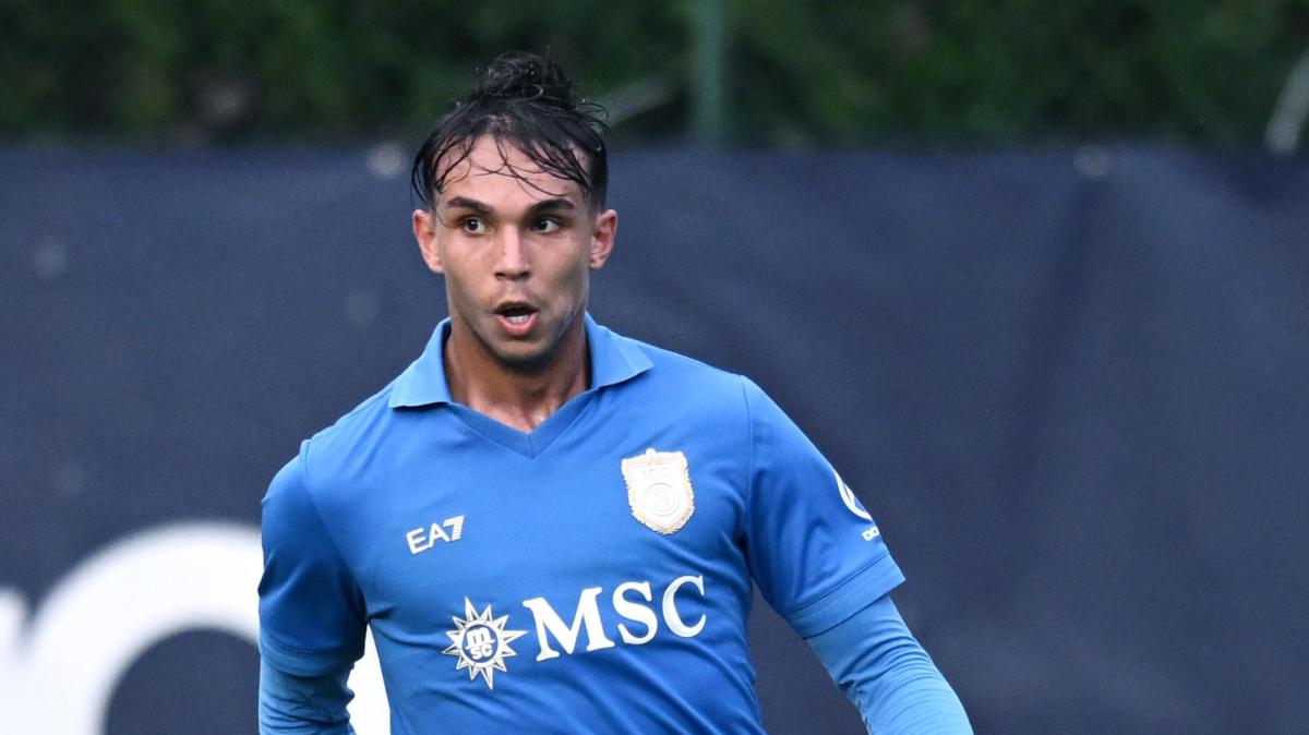 Giovane innamorato di Napoli: "Essere qui e giocare con questa maglia è un sogno"