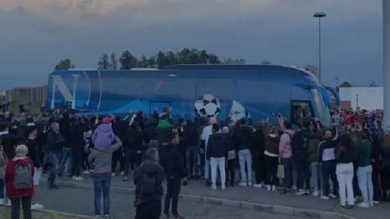 Napoli, lite durante l'asta del fantacalcio: 15enne accoltellato, rischia amputazione gamba