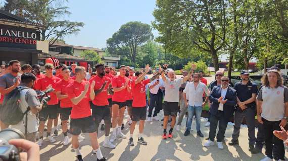 TMW - Milan, corteo dei tifosi a Milanello per il primo giorno di raduno: le foto e il video
