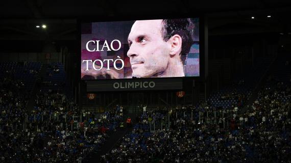 Totò Schillaci omaggiato all'Olimpico prima di Italia-Belgio. La foto dallo stadio