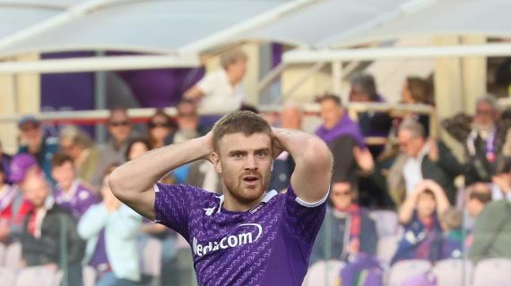 Il VAR annulla un gol a Belotti e manda Gudmundsson dal dischetto: Fiorentina-Genoa 0-1 al 45'