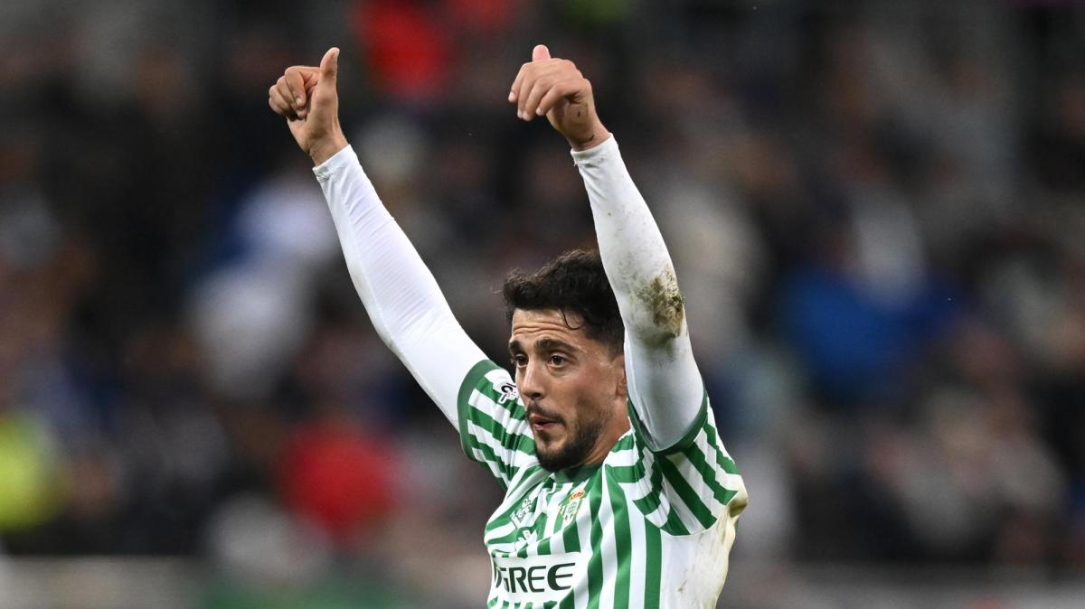 Il Betis torna in Champions dopo 21 anni: 2-1 all'Elche e grande festa a Siviglia 