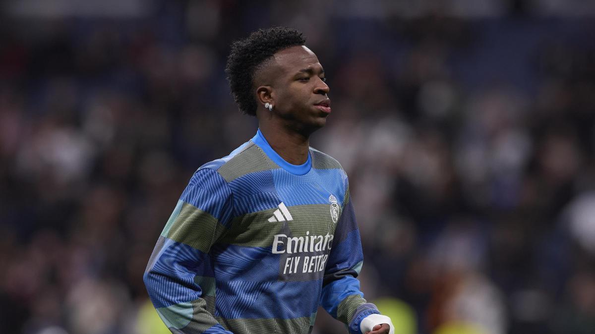 Benfica-Real Madrid, assurdo: insulti razzisti di Prestianni a Vinicius, la reazione dell'arbitro 