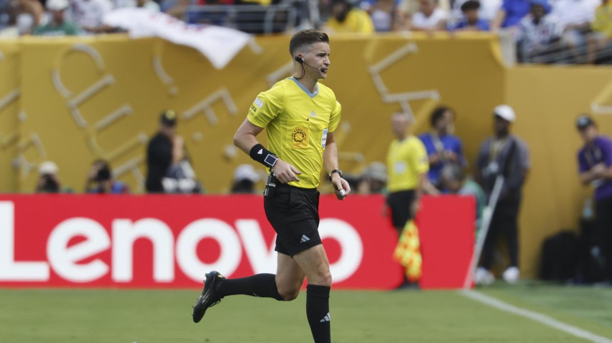 Letexier per Atletico Madrid-Inter, Kavanagh per Eintracht-Atalanta. Gli arbitri di Champions