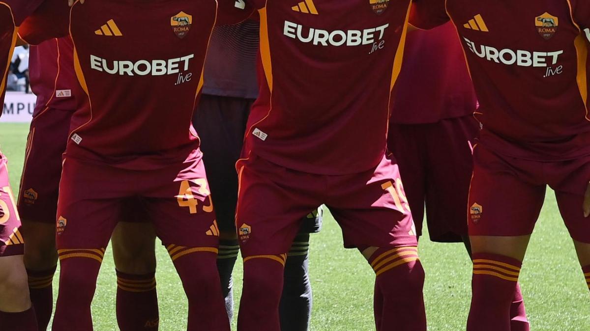 La maglia numero 86 di Rodrigo Mora diventa storica. La Roma così completa la serie dall'1 al 99