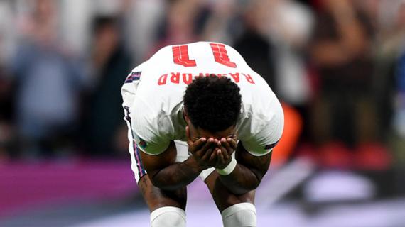 Sheringham frantuma Rashford: "Barça? Non lo merita, ha buttato via lo United"