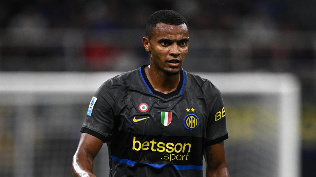 Akanji, che succede? L'Inter soffre dietro e lui fatica: a Roma il crash test contro Malen