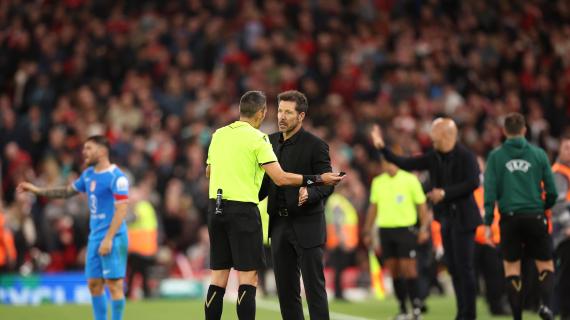 Insulti, rissa sfiorata e l'espulsione. Per Simeone è un Liverpool-Atletico Madrid ad alta tensione