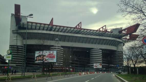 FOTO - Stasera Milan-Lazio: esposto striscione inneggiante a Mussolini