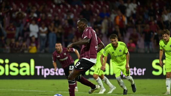 Salernitana, Simy: "Non dobbiamo farci condizionare dai risultati, stiamo lavorando bene"