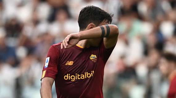 Roma, Paulo Dybala costretto al cambio al 45' per problemi al flessore sinistro