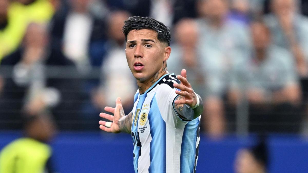 L'incredibile record di Fernandez, unico con due trasferimenti da almeno 100 milioni