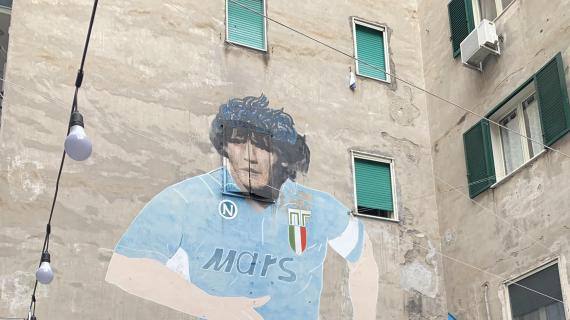 Alla faccia della scaramanzia: sagome del Napoli al murales di Maradona. Con Mazzocchi