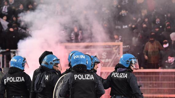 Notte di paura, i tifosi dell'Union assaltano Napoli. Il Mattino: "Negozi distrutti e diversi fermi"