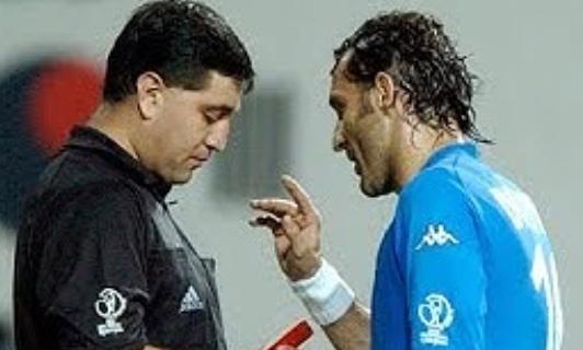 5 giugno 2002, Byron Moreno arbitra la gara del Portogallo. Nel girone della Corea