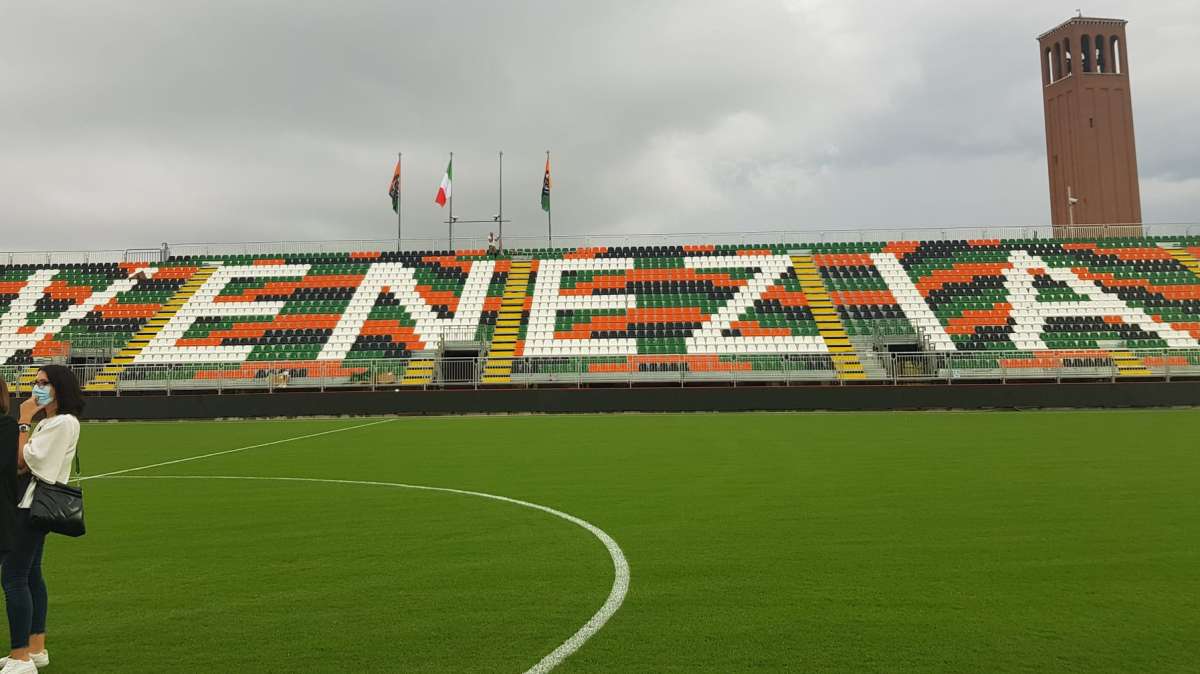 Genoa, tifosi si arrampicano sul vaporetto dopo la gara col Venezia: rischiano 2 anni di Daspo