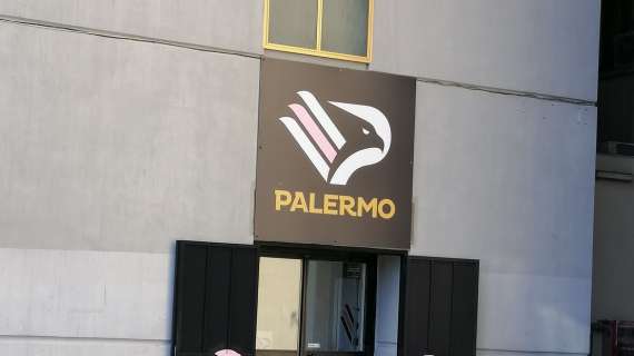 Palermo, tensione al primo allenamento al "Barbera": arriva la Digos