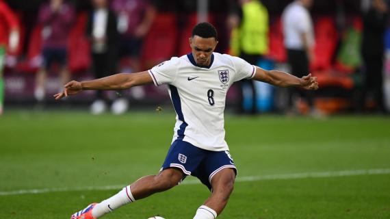 Alexander-Arnold dice addio al Liverpool: "Me ne vado da tifoso, capisco la delusione"