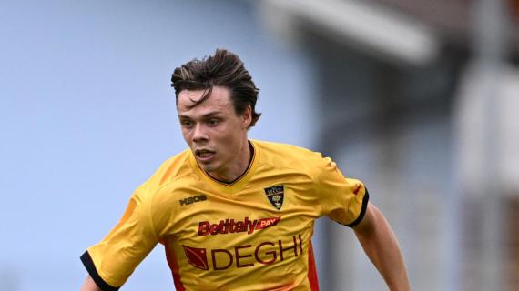 Camarda out per febbre, ma il Lecce vince con Helgason: 1-0 alla Carrarese