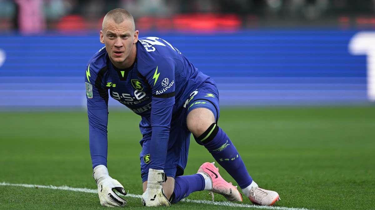 La prima rete dell'Europa League è un gol olimpico. Con la complicità di un ex Fiorentina