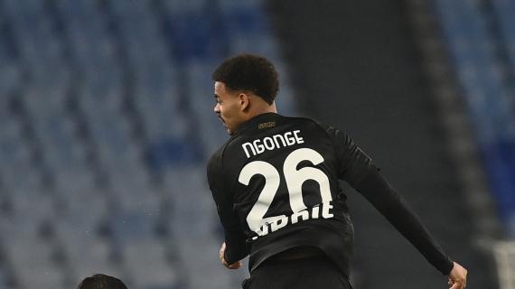 Napoli, seduta verso la Juventus: Ngonge fa personalizzato sul campo. Out Cajuste