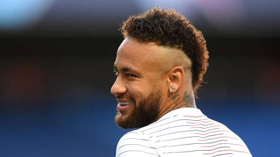 Neymar: "Una volta mi sono chiesto se dovevo smettere ma ha vinto l'amore per il calcio"