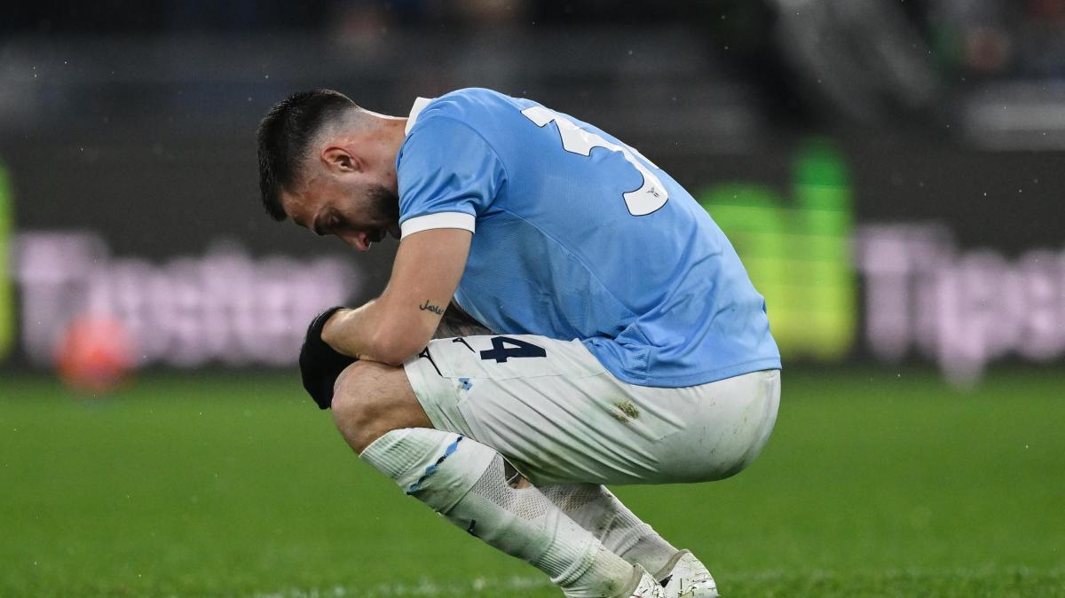 Disastro Lazio con il Como, Il Tempo in apertura: "Fabregas castiga il maestro"