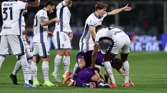 Fiorentina-Inter, Dumfries tra i primi a soccorrere Bove. Dimarco furioso con l'ambulanza