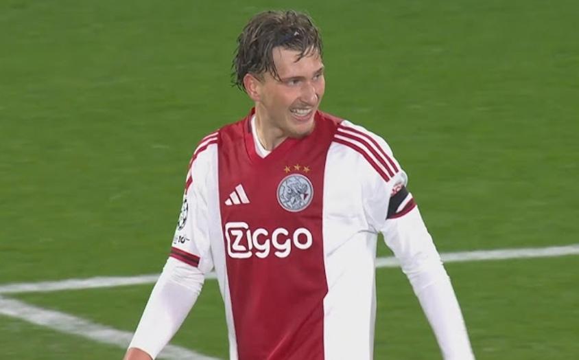 Ajax, mandato a Jorge Mendes per trovare un'offerta per Mika Godts. Il PSG lo valuta