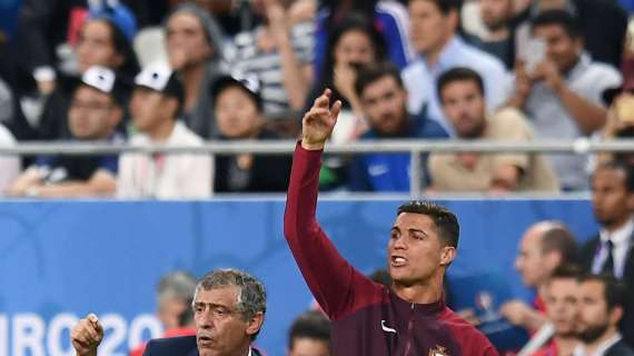 Togliere la fascia a CR7? Fernando Santos non ci pensa nemmeno: "È un esempio per tutti"
