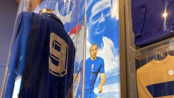 La numero 9 esposta all'ingresso: l'omaggio del Museo del Calcio di Coverciano a Vialli