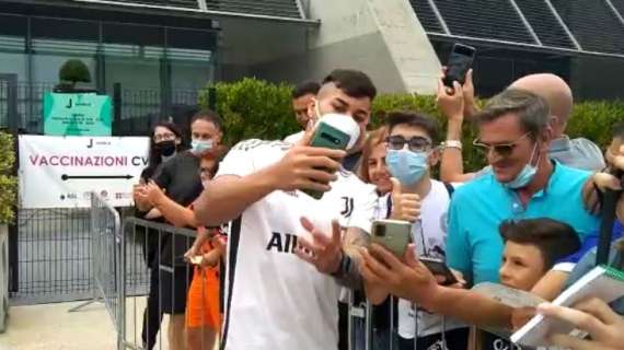 TMW - Juventus, Kaio Jorge ha concluso le visite mediche. Prime foto e autografi ai tifosi