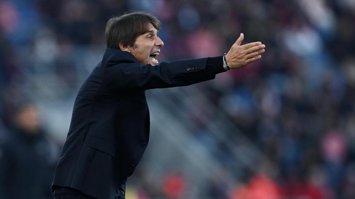 Conte torna al lavoro, Cronache di Napoli: "Primo confronto con i senatori"