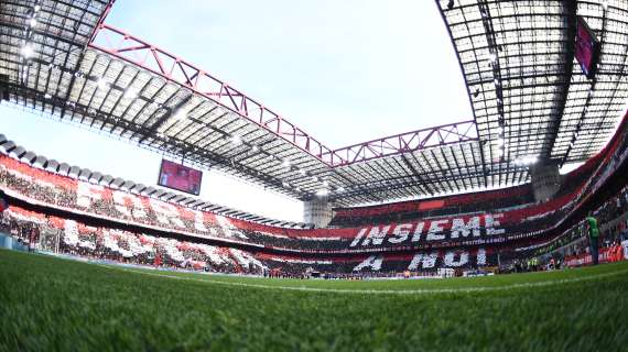 TMW - Sassuolo-Milan, l'entusiasmo dei tifosi rossoneri all'arrivo del pullman con la squadra