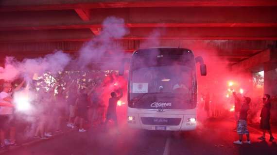 FOTO - Reggiana-Potenza, l'accoglienza fuori dal Mapei dei tifosi granta