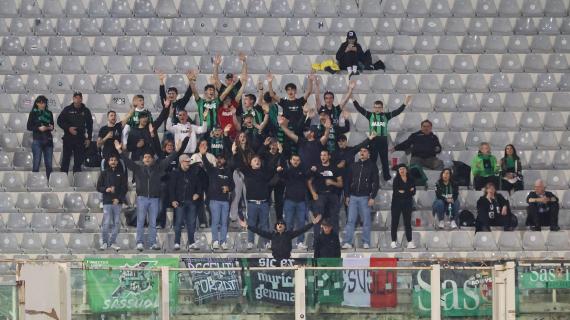Una quarantina di tifosi del Sassuolo a Firenze, parte la contestazione: "Fate ridere"