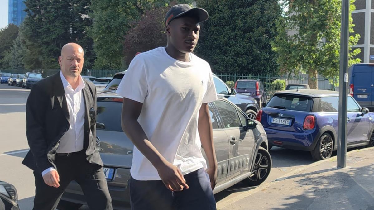 Milan, ecco Diawara: "Non vedo l'ora di esordire e di incontrare i tifosi rossoneri"