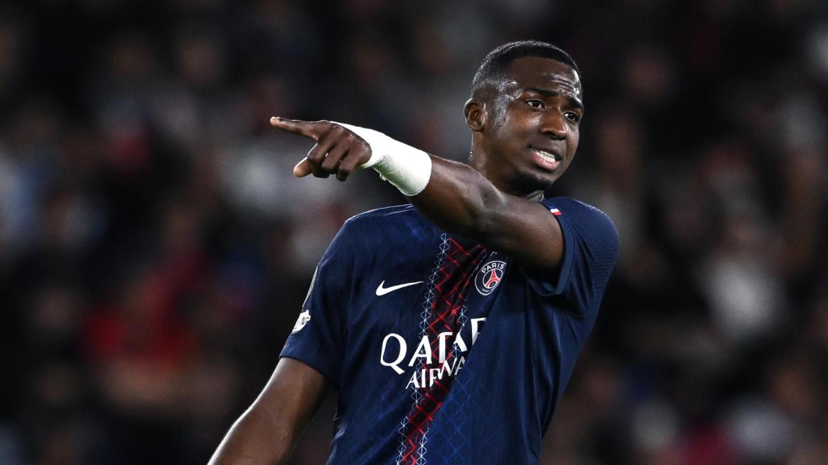 Il PSG vuole blindare il suo nuovo pilastro difensivo: Pacho verso il rinnovo del contratto