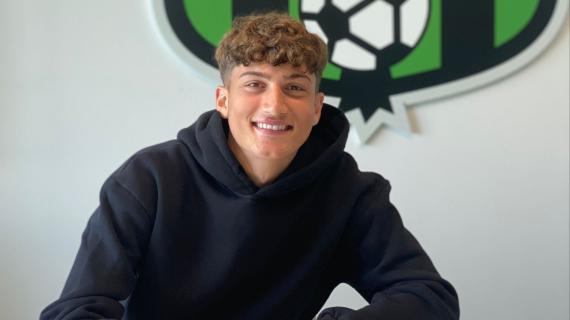 Sassuolo, il capitano della Primavera Frangella firma il primo contratto da professionista