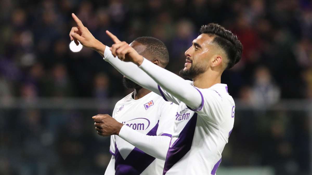 Cabral ripreso da Velde, Gonzalez controsorpassa: all'intervallo Lech Poznan-Fiorentina 1-2