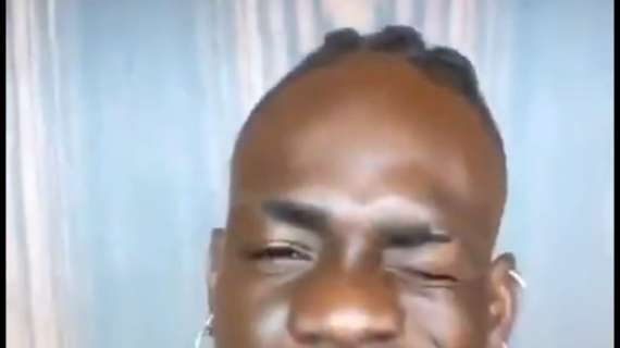 Balotelli si prepara al ritorno con un nuovo taglio di capelli: treccine afro per SuperMario