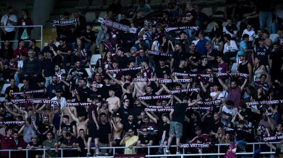 Torino, nuovo striscione di protesta: "Benvenuto Baroni. Cairo e Vagnati fuori dai c******i"