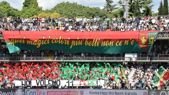 Ternana, gli ultras contestano Guida: "Vattene e occhio a chi vendi. Non vogliamo banditi"