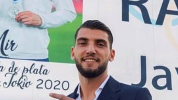 Rafa Mir accusato di violenza sessuale: il giudice ritiene "vaga" la versione dell'attaccante