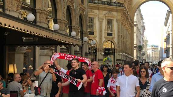 FOTO - Inter-Slavia Praga, i tifosi del club ceco a spasso per Milano