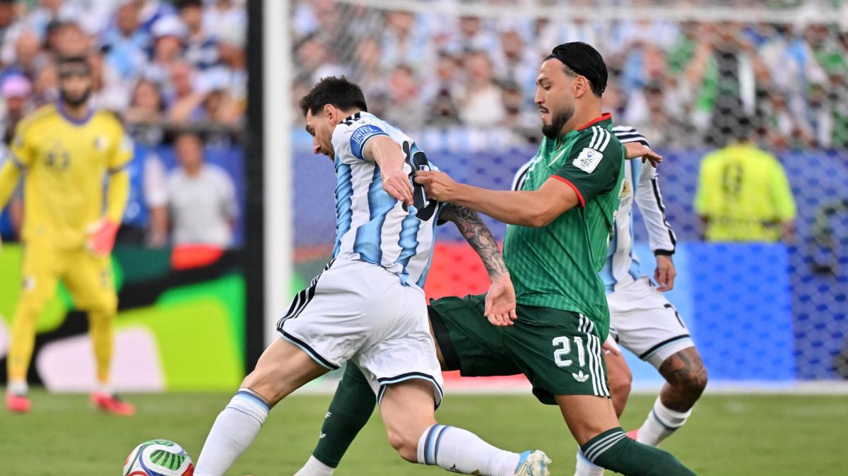 Social in polemica contro Messi: "È stato graziato, andava espulso prima"