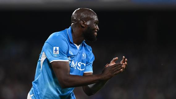 Il Napoli passa al quarto d'ora col Genoa: assist di McTominay, gol di Lukaku