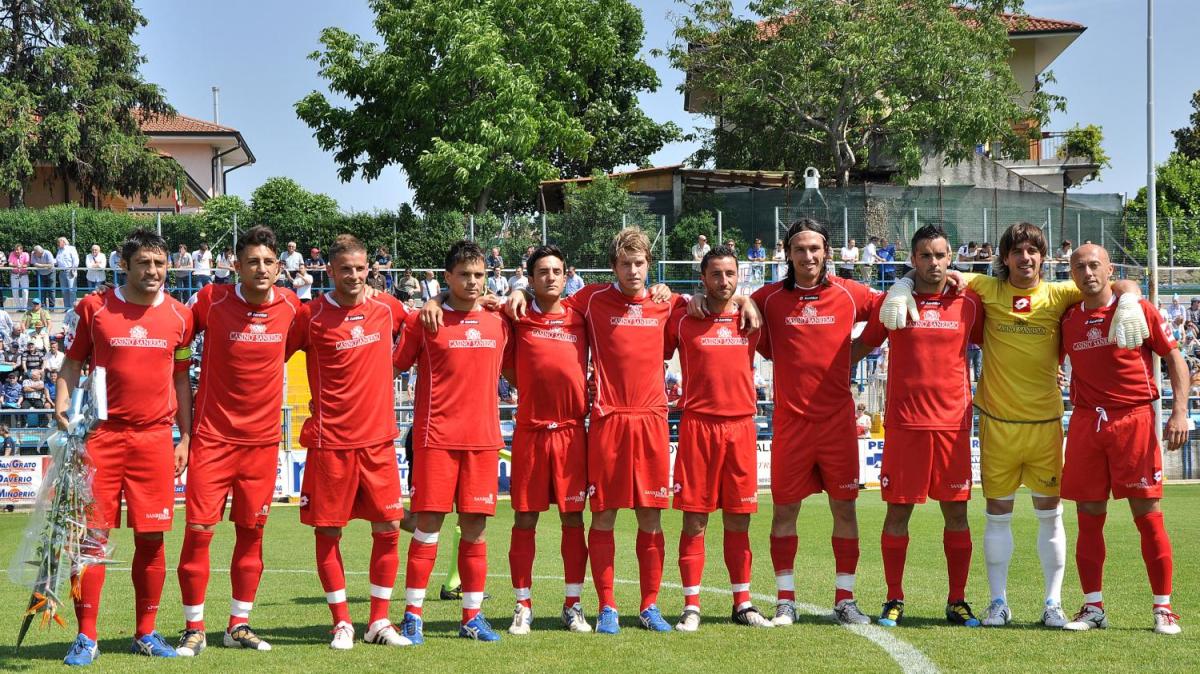 Sanremese, Djorkaeff: "4 gol nelle ultime 5 gare: mi sono premiato con un chilo di formaggio"