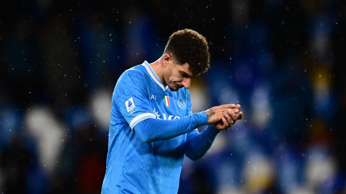 “Pari del Napoli, l’Inter vince e allunga. Oggi il Milan”. Così il Corriere della Sera sulla A